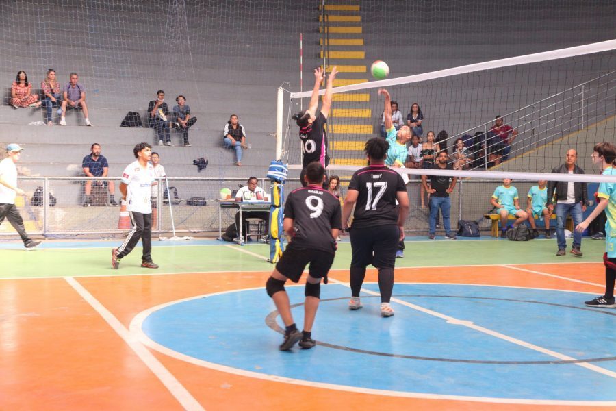 Equipes de vôlei garantem vitória na etapa microrregional do JEMG - Colégio  Católica Timóteo