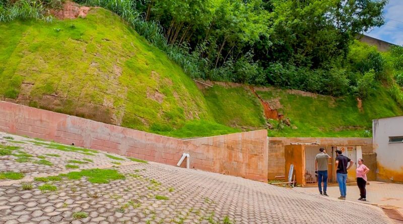 Prefeitura de Ipatinga conclui  muro de arrimo na Escola  Ary Malta, no bairro Iguaçu