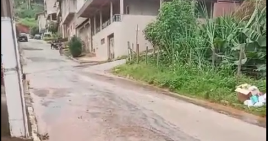 VEJA O VÍDEO: Vazamento de água completa uma semana no bairro Ana Rita, em Timóteo