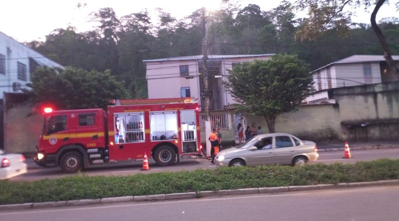 Princípio de incêndio em prédio no bairro Primavera mobiliza Bombeiros e PM